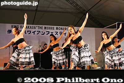 Keywords: gunma gumma shibukawa ikaho onsen spa hawaiian hula festival dancers women Hula Halau'O Kamuela stage performance