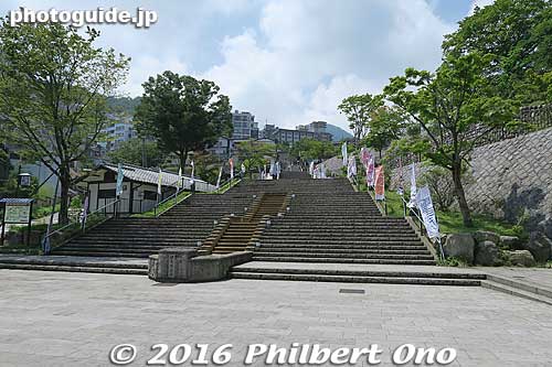 Ikaho is famous for these Stone Steps (Ishidan) which is the town's main drag. This is at the foot of the steps.
Keywords: gunma gumma shibukawa ikaho spa onsen hot spring
