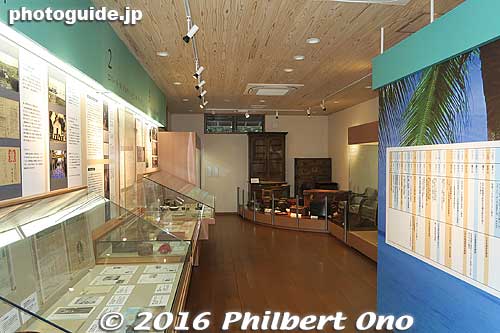 Main exhibits on the left. No English as of July 2016.
Keywords: gunma gumma shibukawa ikaho onsen spa hot spring robert irwin hawaiian minister museum