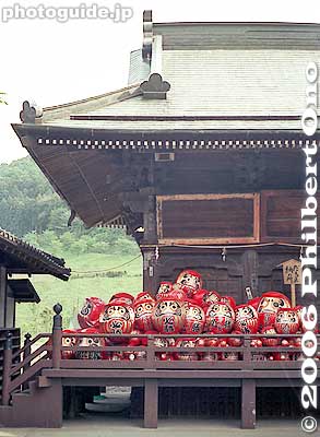 Left balcony of temple.
Keywords: gunma gumma takasaki daruma temple shorinzan