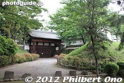Tatebayashi Castle's Dobashi Gate is in the former Sannomaru keep of the castle. 土橋門
Keywords: gunma tatebayashi jonuma castle gate