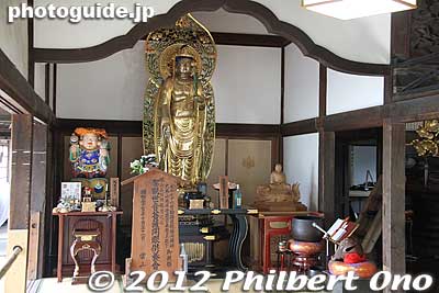 A side altar inside the Hondo hall.
Keywords: gunma tatebayashi morinji temple soto zen