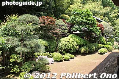 The rear of the Hondo hall has a nice green garden.
Keywords: gunma tatebayashi morinji temple soto zen