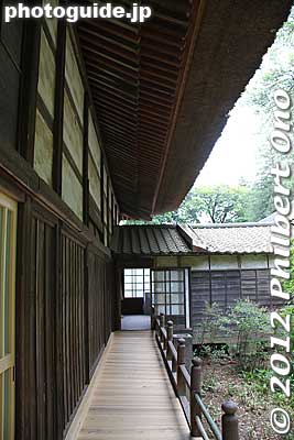 Walk along the veranda to another room exhibiting the legendary chagama tea pot.
Keywords: gunma tatebayashi morinji temple soto zen