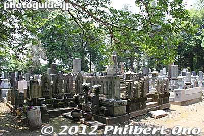 Cemetery next to the Hondo Hall.
Keywords: gunma tatebayashi morinji temple soto zen