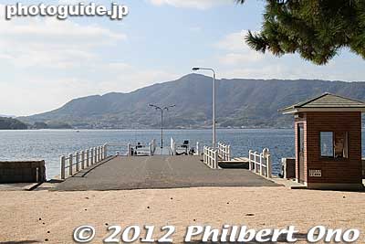 Front Pier. This is considered the school's front gate instead of the gate on land. Officer Candidate School graduates are sent off here by school staff and a military band and transferred to a training fleet anchored offshore in Etauchi inlet.
Keywords: hiroshima etajima island naval academy Japanese Maritime Self Defense Force First Service School