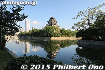 Hiroshima Castle tower was rebuilt in 1958 after World War II. The original castle was destroyed by the atomic bomb in Aug. 1945.
Keywords: Hiroshima Castle
