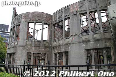 Notice the steel braces to reinforce the building.
Keywords: hiroshima peace memorial park atomic bomb dome