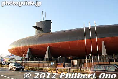 The former Akishio submarine just stands out and can be seen from boats approaching Kure Port. Very impressive to be seen on land amid small cars passing by. The museum is a short walk from JR Kure Station.
Keywords: hiroshima kure JMSDF Japan Maritime Self-Defense Force museum submarines japandesign