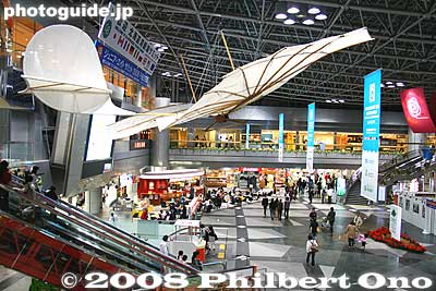 New Chitose Airport's beautiful Central Plaza.
Keywords: hokkaido new chitose airport G8 toyako summit welcome sign terminal building