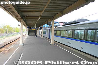 JR Date-Mombetsu Station train platform.
Keywords: hokkaido date train station