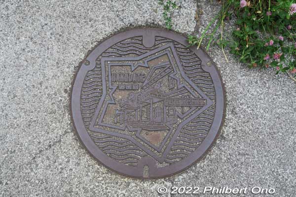 Hakodate manhole with a Goryokaku Castle design.
Keywords: Hokkaido Hakodate manhole