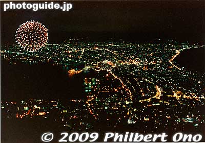 Fireworks as seen from Hakodate-yama. The fireworks were part of the annual Hakodate Minato (Port) Matsuri festival in early Aug.
Keywords: hokkaido hakodate-yama mt. mountain