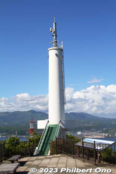 This is another lookout deck on Mt. Sokuryo, at the foot of an antenna. You can walk around it. Best views of Muroran Port and the steel plant.
Keywords: Hokkaido Muroran Sokuryo