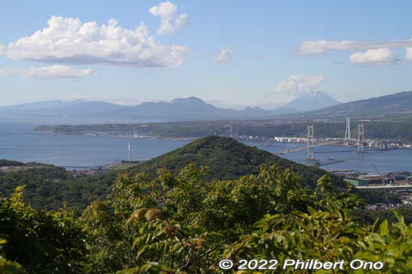 Hakucho Bridge can be seen with Mt. Yotei in the background on the right.
Keywords: Hokkaido Muroran Sokuryo