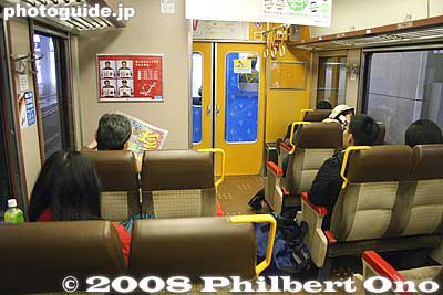 Inside train to Otaru. It takes about 40 min. by regular train, and costs a mere 620 yen.
Keywords: hokkaido sapporo otaru train station rail