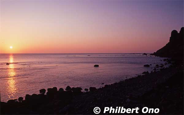 Watching the sunset on Rebun.
Keywords: hokkaido rebun island