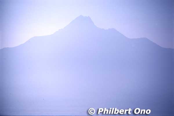 Mt. Rishiri is nicknamed "Rishiri-Fuji" since it's conical like Mt. Fuji.
Keywords: Hokkaido Rishiri island