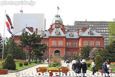 The building was akin to Hokkaido's capitol where the governor's office was located. It was used for 80 years. Open 9 am - 5 pm, closed Dec. 29-Jan. 3. Free admission. Near Sapporo Station's south exit and visible from Ekimae-dori road.
Keywords: hokkaido sapporo government historic building red brick akarenga capitol important cultural property