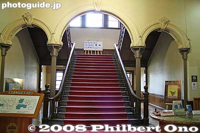 The interior of the Former Hokkaido Government Office Building is just as dignified as the exterior. This triple-arch staircase is what you first see when you enter the building.
Keywords: hokkaido sapporo government historic building red brick akarenga capitol important cultural property staircase