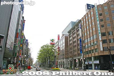 The Sapporo Ekimae-dori is the city's main drag running from Sapporo Station to the southern part of the city. This is what it looks like from Sapporo Station.
Keywords: hokkaido sapporo ekimae-dori road street