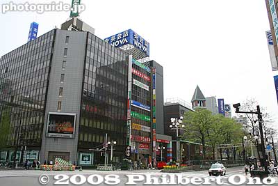 Sapporo Ekimae-dori is not a very long road. It's only about 3 km from Sapporo Station to Nakajima Park at the south end. Yet, there's a subway station (Namboku Line) every kilometer or so.
Keywords: hokkaido sapporo ekimae-dori road street