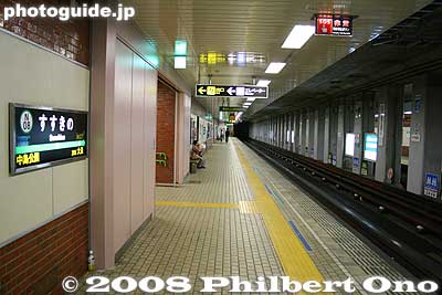 Susukino Station platform
Keywords: hokkaido sapporo ekimae-dori road street