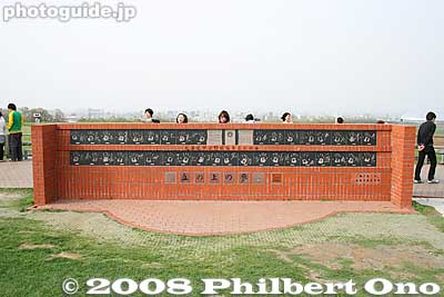 Hokkaido Nippon Ham Fighters baseball team monument marking the team's founding. Built in 2004. 北海道日本ハムファイターズ誕生記念碑
Keywords: hokkaido sapporo Hitsujigaoka Observation Hill