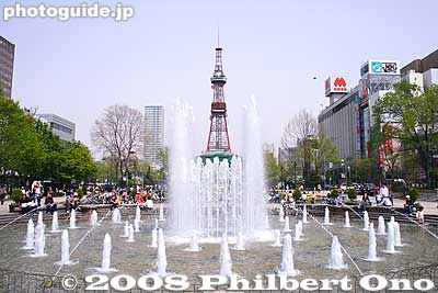 Water fountain and Sapporo TV Tower
Keywords: hokkaido sapporo odori koen park flowers water fountain