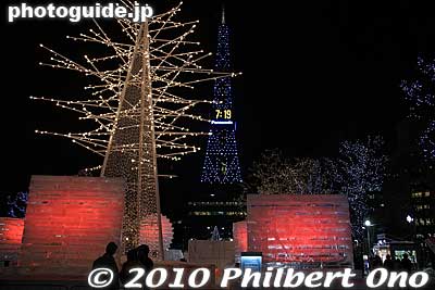 These blocks of ice lighted in red have carved reliefs of various winter sports. I was in Sapporo for three days and visited the festival sites every day, during the day and evening.
Keywords: hokkaido sapporo snow festival ice sculptures 