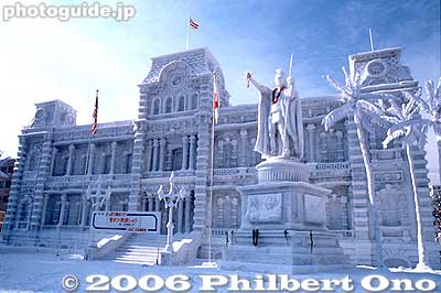 This is how it looked like in Feb. 1982. Notice King Kamehameha on the right. [url=http://photoguide.jp/pix/thumbnails.php?album=248]More photos of this Iolani Palace snow sculpture here.[/url]
Keywords: hokkaido sapporo snow festival ice sculptures 