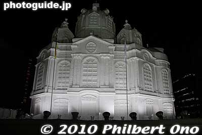 Dresdner Frauenkirche snow sculpture lit up at night.
Keywords: hokkaido sapporo snow festival ice sculptures 