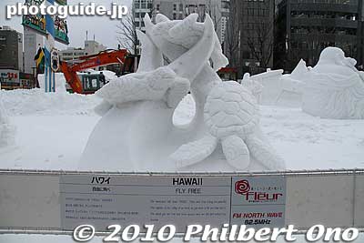 Honu "flying" turtles by the Hawaii team.
Keywords: hokkaido sapporo snow festival ice sculptures statue 