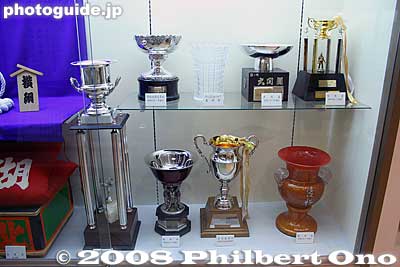 And some of his trophies. Besides the Emperor's Cup (not displayed), the tournament champion receives numerous trophies and awards from various organizations and countries.
Keywords: hokkaido sobetsu-cho yokozuna kitanoumi sumo museum history