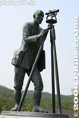 Statue of Masao Mimatsu.
Keywords: hokkaido sobetsu-cho mt. showa-shinzan mountain volcano