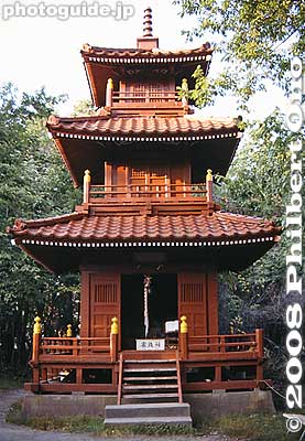 Benten temple on Benten island
Keywords: hokkaido toyako-cho toyako onsen lake toya boat cruise nakajima islands