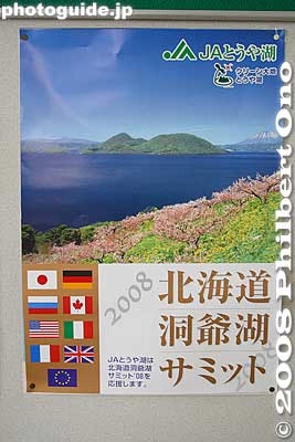 G8 Hokkaido Toyako Summit welcome poster.
Keywords: hokkaido toyako-cho lake toya welcome sign G8 toyako summit poster