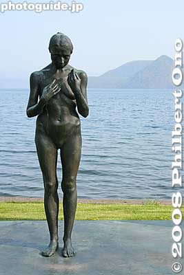 Sculpture: I was…I will, by Masaru Bando 坂東　優「I was（過去）…I will（未来）」
Keywords: hokkaido toyako-cho lake toya sculpture