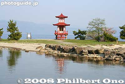 However, on Oct. 15, 2003, the Ukimido was struck by lightning and both the building and Shotoku Taishi statue were lost in the fire.
Keywords: hokkaido toyako-cho lake toya ukimido temple pagoda