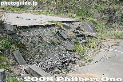 Apparently there weren't any cars on the road when this happened since everyone had been evacuated before the eruption occurred.
Keywords: hokkaido toyako-cho nishiyama craters volcano trail park