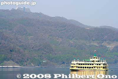 The lake cruise boat heads back to shore as the Windsor Hotel (G8 Hokkaido Toyako Summit venue) can be seen on the hill above. [url=http://photoguide.jp/pix/thumbnails.php?album=660]More boat cruise photos here.[/url]
Keywords: hokkaido toyako-cho onsen spa hot spring boat cruise lake toya