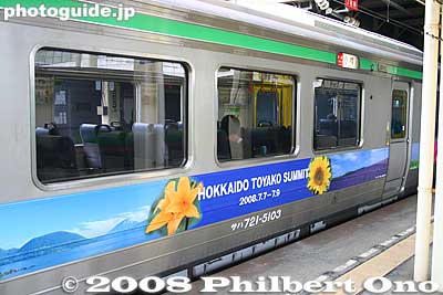 Some trains are decorated with G8 Hokkaido Toyako Summit welcome sign.
Keywords: hokkaido toyako-cho toya station train lake toya platform