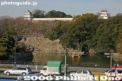 Akashi Castle seen from the train platform of Akashi Station.
Keywords: Hyogo Prefecture Akashi castle