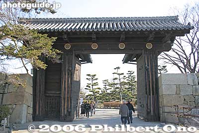 Otemon Gate, Main gate to castle. Reconstructed in 1937. 大手門
Keywords: hyogo prefecture himeji castle national treasure