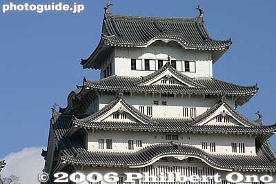 Castle tower closeup. 大天守
Keywords: hyogo prefecture himeji castle national treasure