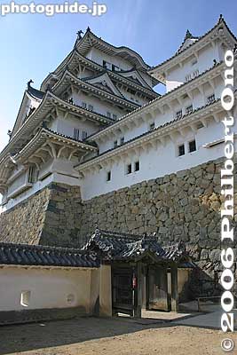 He-no-mon Gate　への門
Keywords: hyogo prefecture himeji castle national treasure