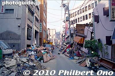 Backstreet destruction.
Keywords: hyogo kobe sannomiya hanshin earthquake 
