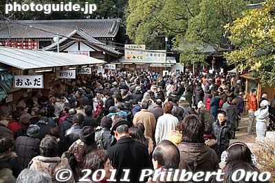 Scene after you exit the Honden.
Keywords: hyogo nishinomiya jinja shrine shinto toka ebisu ebessan matsuri festival 