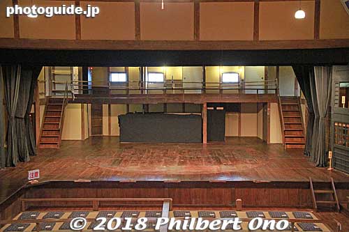 Stage as seen from the back row.
Keywords: hyogo toyooka izushi eirakukan kabuki theater