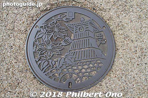 Manhole with Shinkoro Clock Tower design in Izushi, Toyooka, Hyogo Prefecture.
Keywords: hyogo toyooka izushi clock tower manhole
